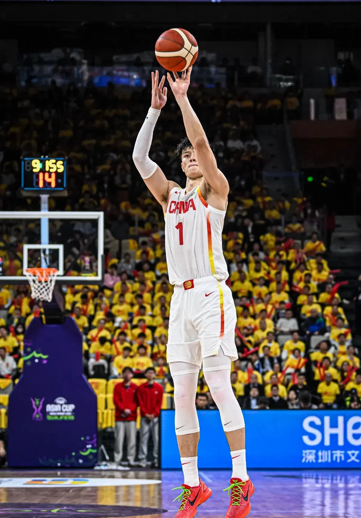 赛地聚焦：CBA季后赛赛前热度飙升；山东男篮防线松动；质疑声仍在；球探报告显示潜力的简单介绍